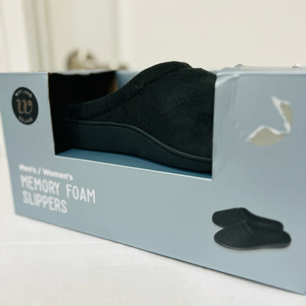 NIB Wayland Square Men’s or Women's Black Memory Foam Slippers size small